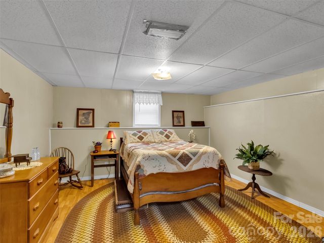 555 Acres View Drive, Waynesville, NC 28786