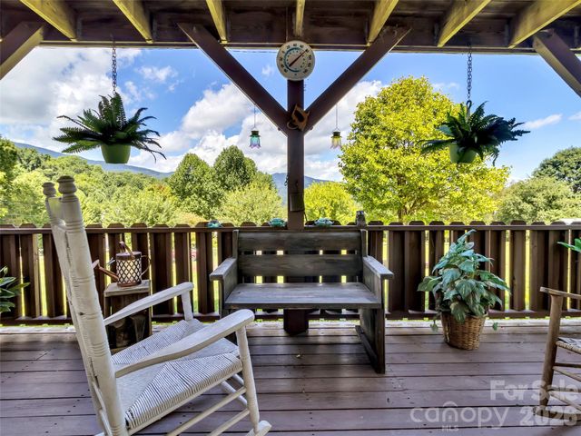 555 Acres View Drive, Waynesville, NC 28786