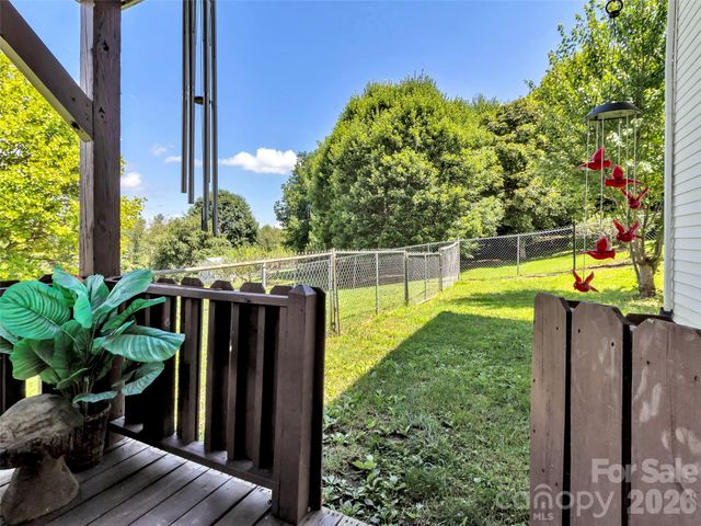 555 Acres View Drive, Waynesville, NC 28786