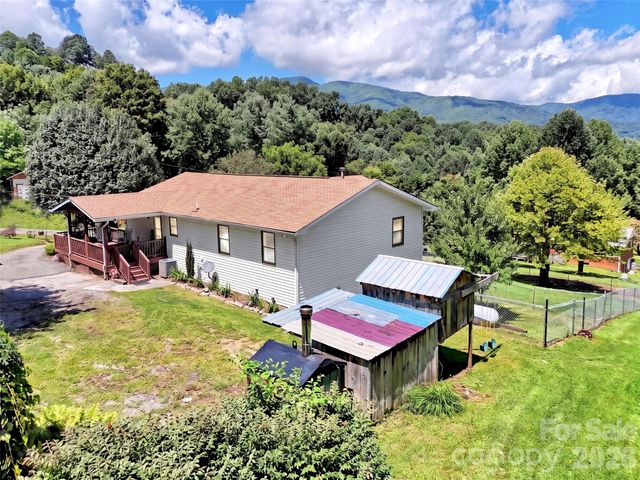 555 Acres View Drive, Waynesville, NC 28786