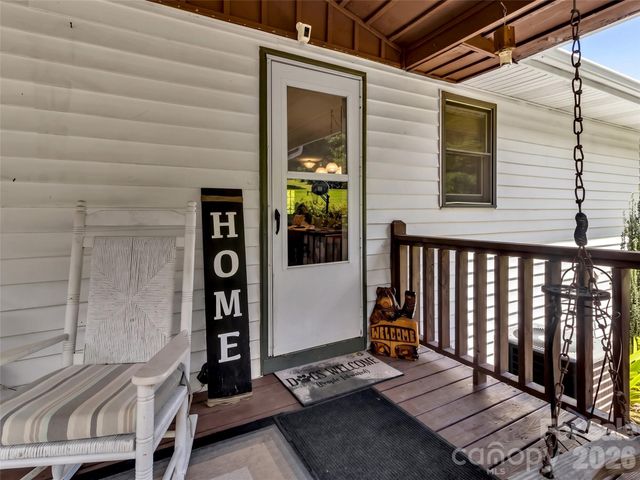 555 Acres View Drive, Waynesville, NC 28786