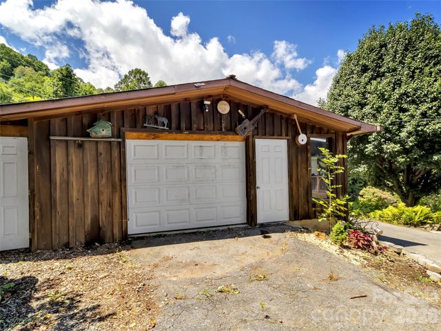 555 Acres View Drive, Waynesville, NC 28786