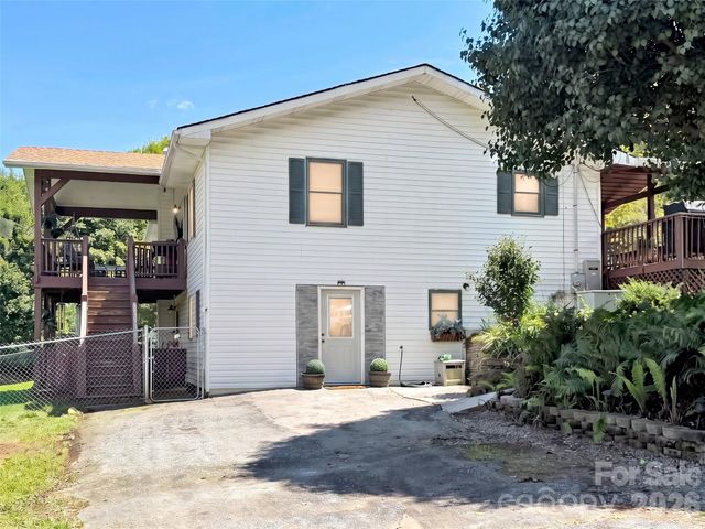 555 Acres View Drive, Waynesville, NC 28786