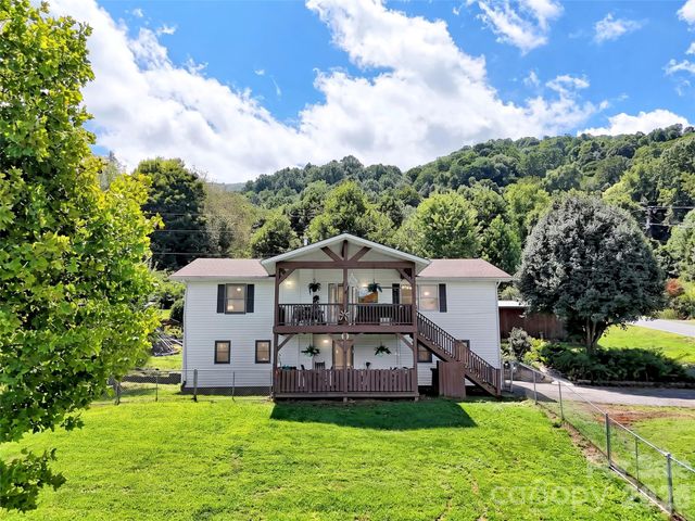555 Acres View Drive, Waynesville, NC 28786