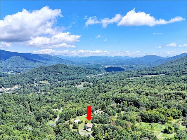 555 Acres View Drive, Waynesville, NC 28786
