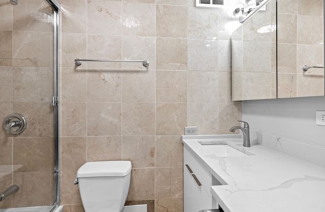 6166 N Sheridan Road 28E, Chicago, IL 60660