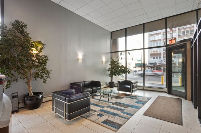 6166 N Sheridan Road 28E, Chicago, IL 60660