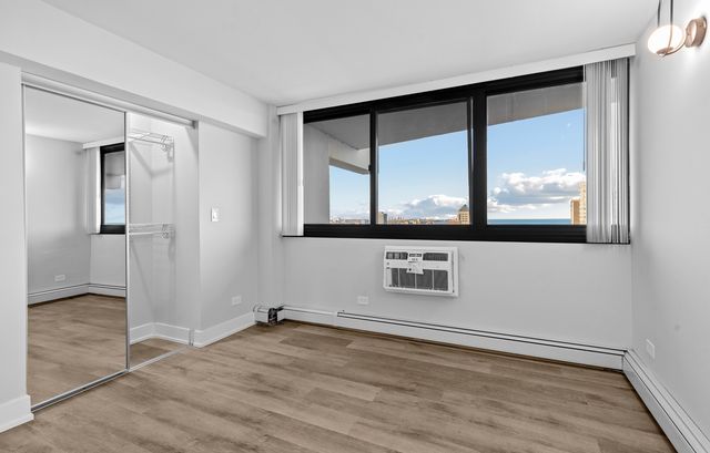 6166 N Sheridan Road 28E, Chicago, IL 60660