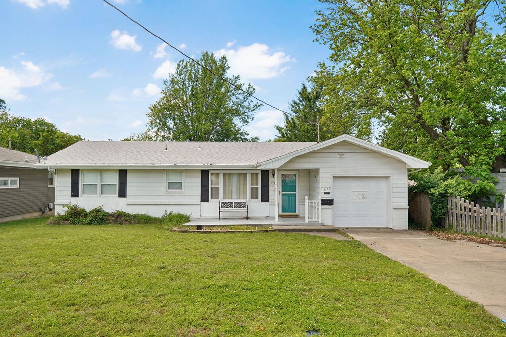 2723 N Missouri Avenue, Springfield, MO 65803