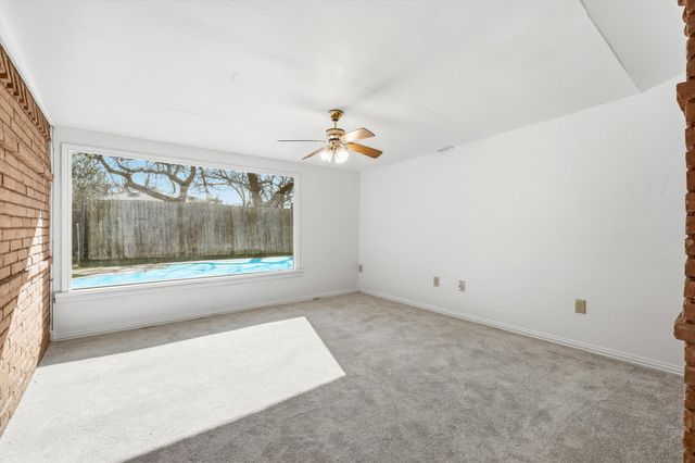 1809 Toplea Drive, Euless, TX 76040