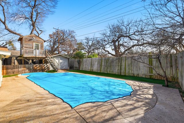 1809 Toplea Drive, Euless, TX 76040