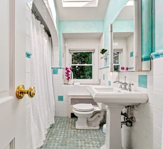 22 Nardell Rd, Newton, MA 02459