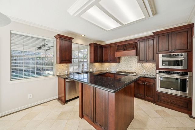 3002 Autumn Cove Court, Friendswood, TX 77546