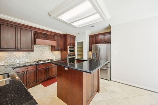 3002 Autumn Cove Court, Friendswood, TX 77546