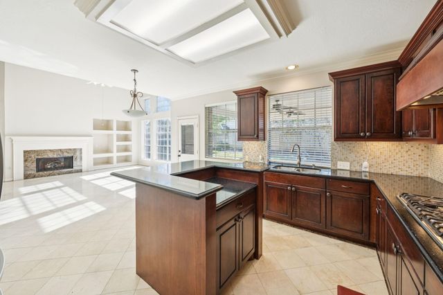 3002 Autumn Cove Court, Friendswood, TX 77546