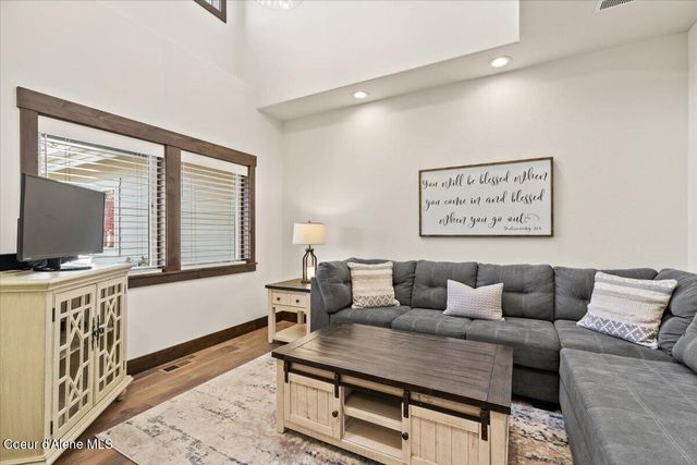 3462 E WINRAY DR, Hayden, ID 83835