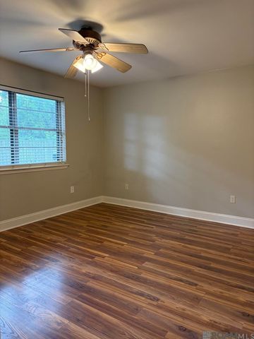 8626 Barnett Dr, Baton Rouge, LA 70809