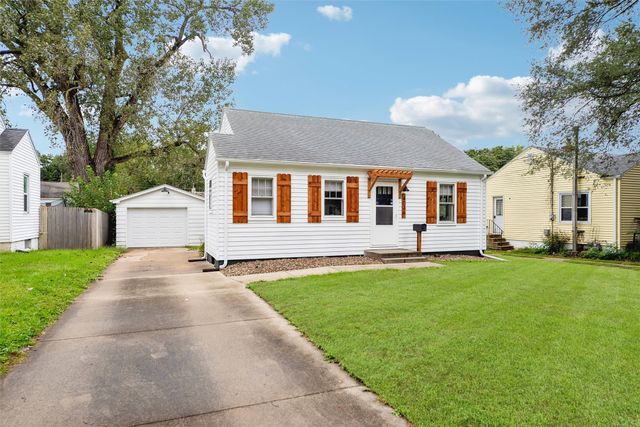 4036 Oxford Street, Des Moines, IA 50313
