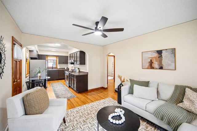 4036 Oxford Street, Des Moines, IA 50313