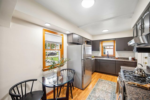 4036 Oxford Street, Des Moines, IA 50313