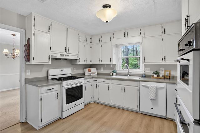 4624 Mountain Creek Drive NE, Roswell, GA 30075