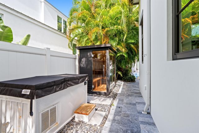 1040 S Ocean Boulevard, Delray Beach, FL 33483