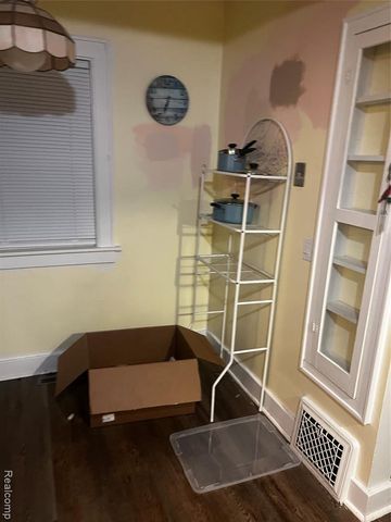 2064 Wyoming Avenue, Wyoming, MI 49519