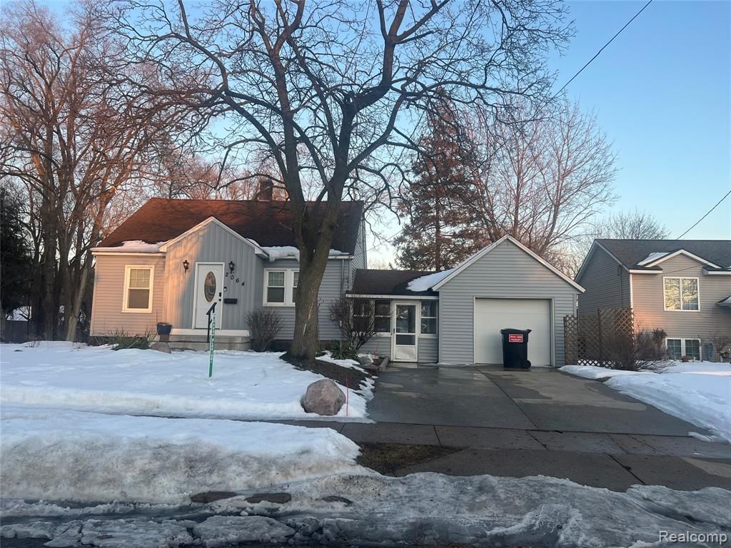 2064 Wyoming Avenue, Wyoming, MI 49519