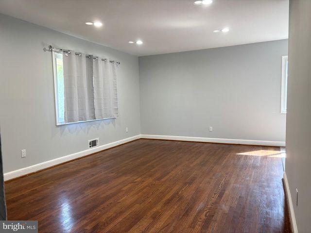 9103 WALLACE RD, Lanham, MD 20706