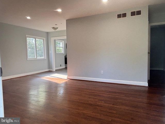 9103 WALLACE RD, Lanham, MD 20706