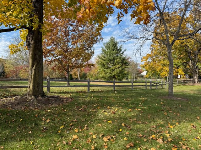 46 Shawnee Lane, Lake Forest, IL 60045