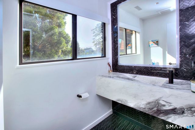 255 Strawberry Hill Avenue B1, Stamford, CT 06902