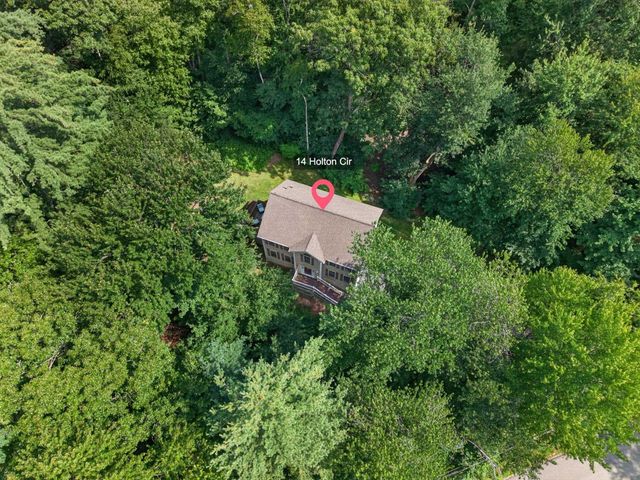 14 Holton Circle, Londonderry, NH 03053