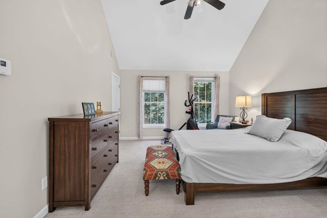 14 Holton Circle, Londonderry, NH 03053