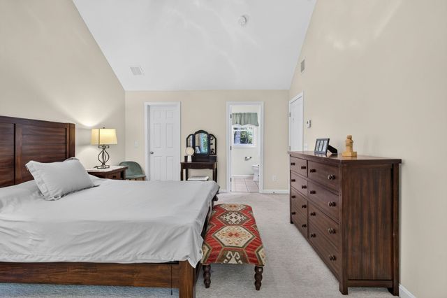 14 Holton Circle, Londonderry, NH 03053