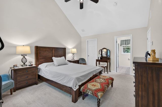 14 Holton Circle, Londonderry, NH 03053