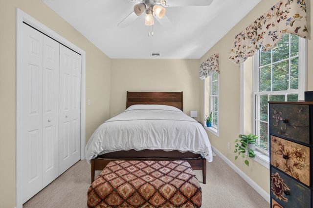 14 Holton Circle, Londonderry, NH 03053