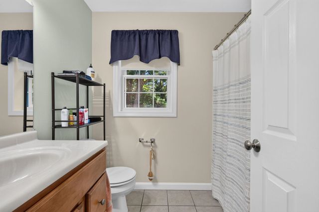 14 Holton Circle, Londonderry, NH 03053