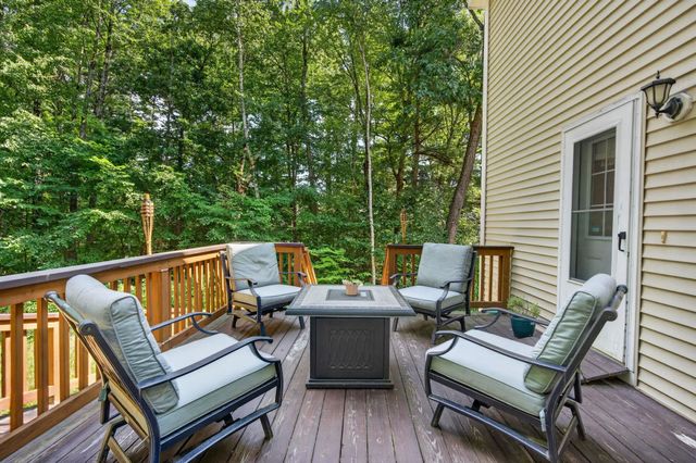 14 Holton Circle, Londonderry, NH 03053