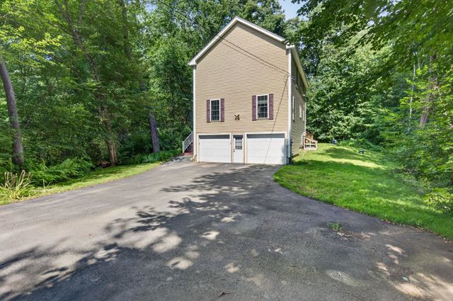 14 Holton Circle, Londonderry, NH 03053