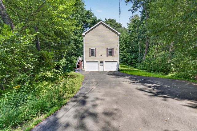 14 Holton Circle, Londonderry, NH 03053