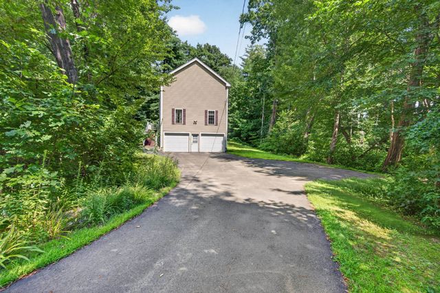 14 Holton Circle, Londonderry, NH 03053