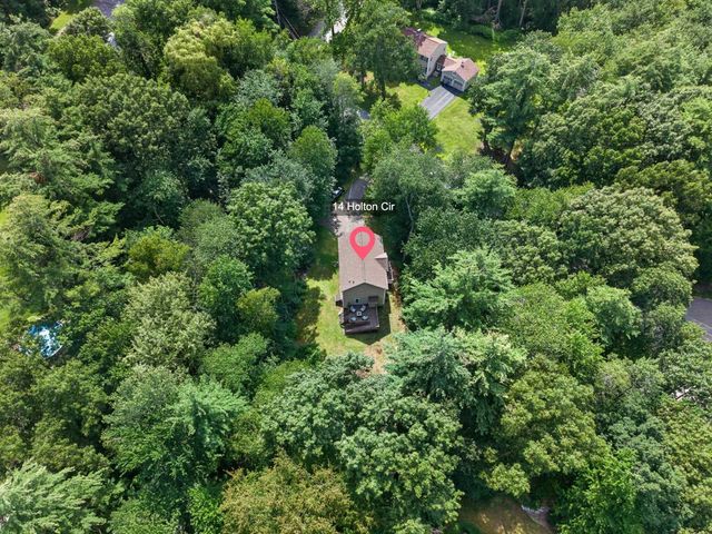 14 Holton Circle, Londonderry, NH 03053