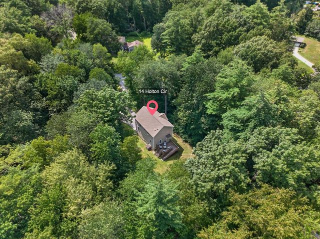 14 Holton Circle, Londonderry, NH 03053