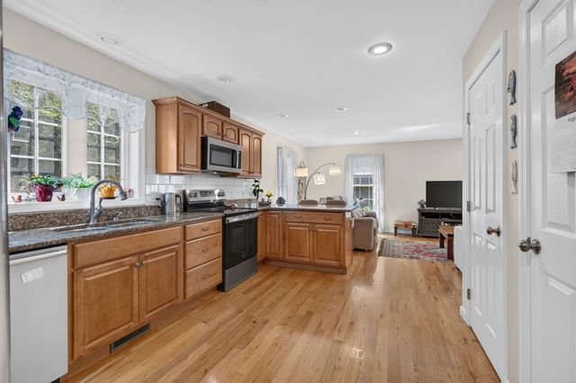 14 Holton Circle, Londonderry, NH 03053