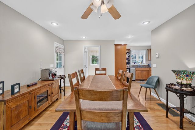14 Holton Circle, Londonderry, NH 03053