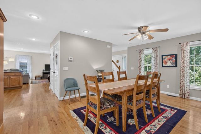 14 Holton Circle, Londonderry, NH 03053