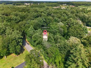 14 Holton Circle, Londonderry, NH 03053