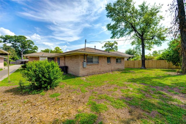 9811 Shadydale Lane, Houston, TX 77016