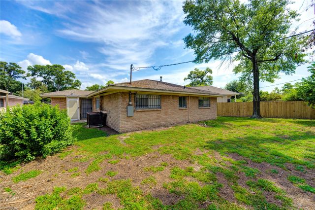 9811 Shadydale Lane, Houston, TX 77016